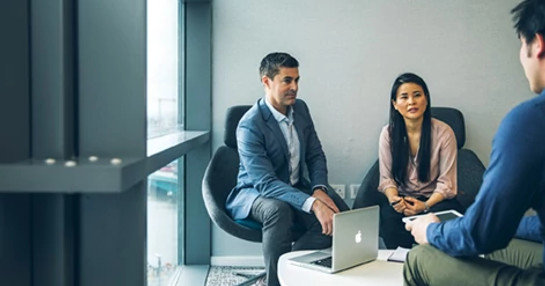 meeting-with-men-and-a-woman