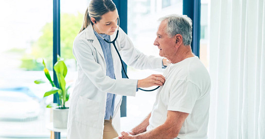 doctor_checking_patient