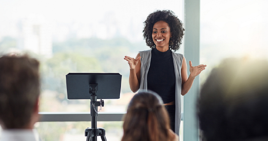 woman_presenting